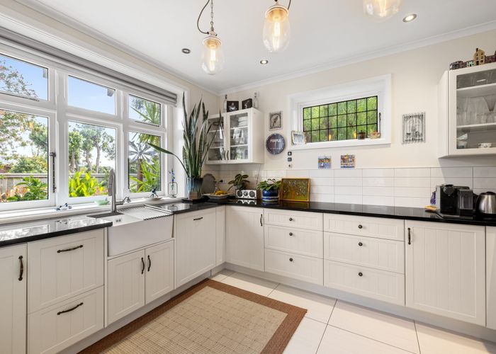  at 2/8 Celia Street, Redcliffs, Christchurch
