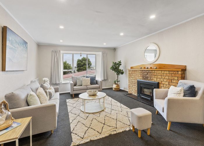  at 15 Victory Crescent, Tawa, Wellington