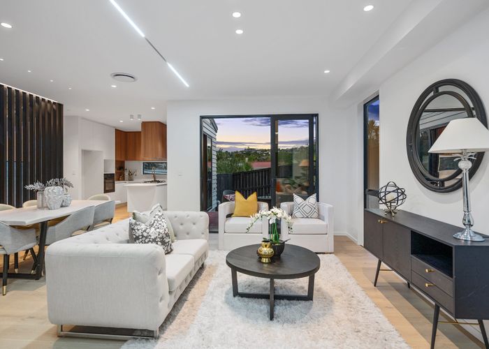  at 2/1 Montana Avenue, Murrays Bay, North Shore City, Auckland