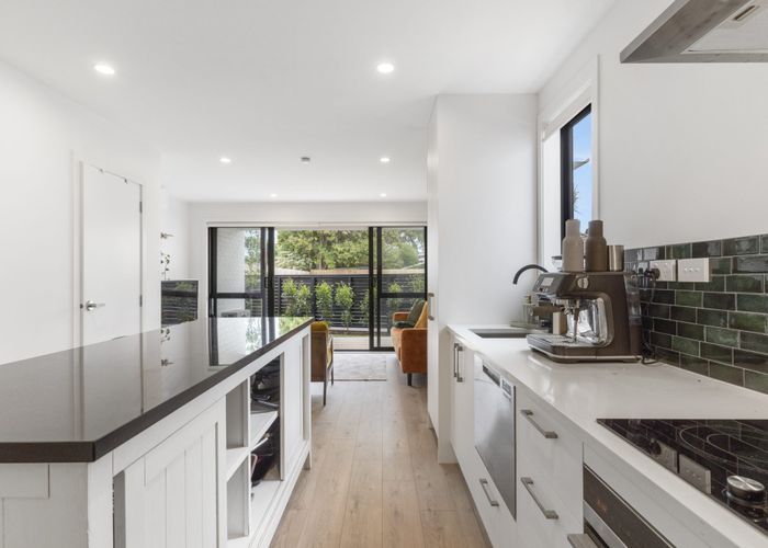  at 5/2 Riversdale Road, Avondale, Auckland