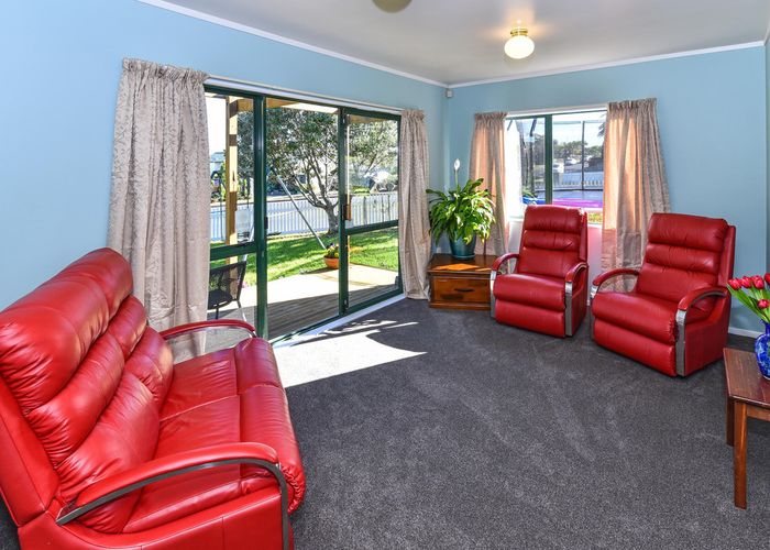  at 8 Wai Iti Place, Clendon Park, Auckland