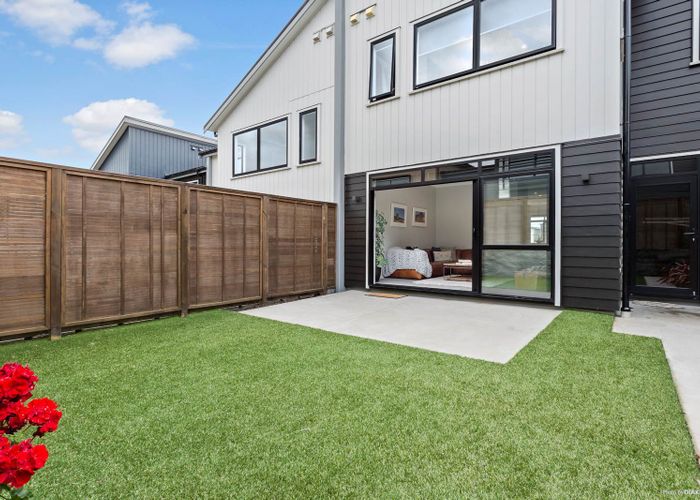  at 8 Killick Place, Long Bay, Auckland