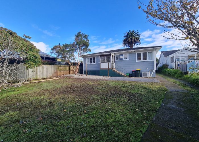  at 17 Woodward Avenue, Mangere Bridge, Auckland