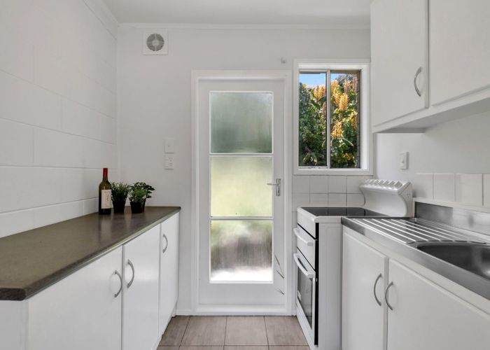  at 2/33 Grassways Avenue, Pakuranga, Manukau City, Auckland