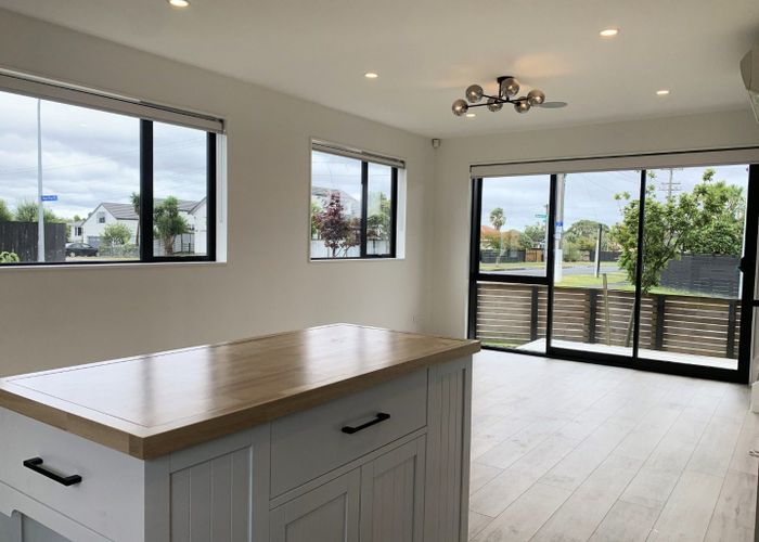  at 1/103 Flanshaw Road, Te Atatū South, Auckland