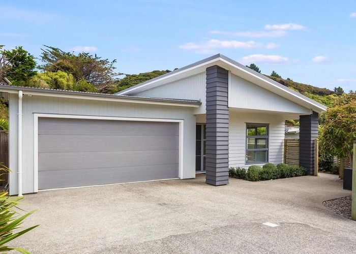  at 6 Shoal Place, Whitby, Porirua