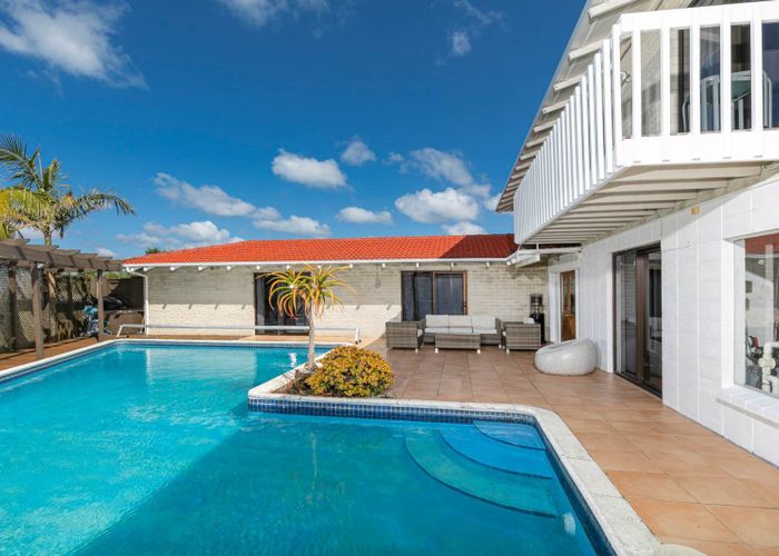  at 2 Sandford Street, Campbells Bay, North Shore City, Auckland