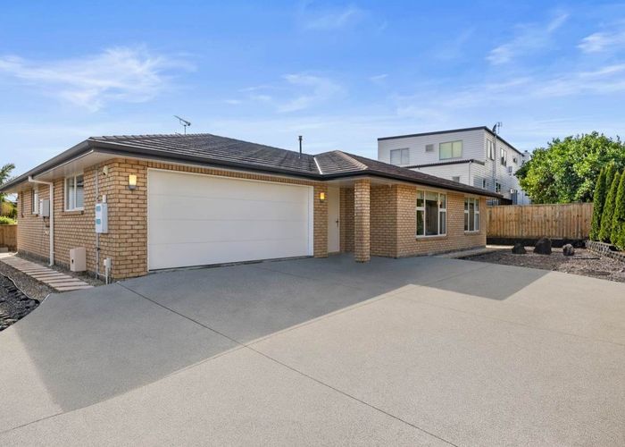  at 6 Mulroy Place, Pinehill, Auckland
