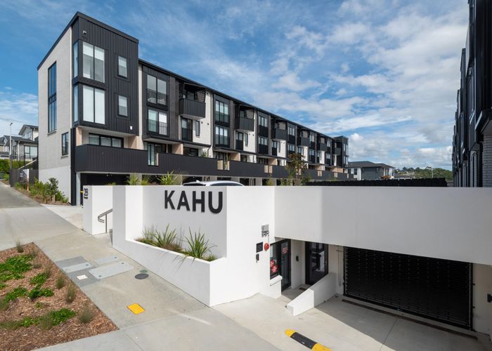  at 2/19 Windlass Street (Kahu), Long Bay, North Shore City, Auckland