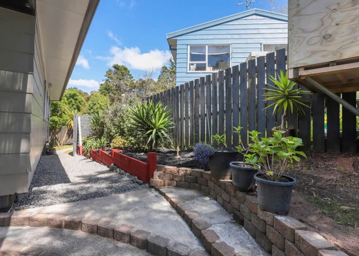  at 1/14 Kotinga Avenue, Glen Eden, Auckland
