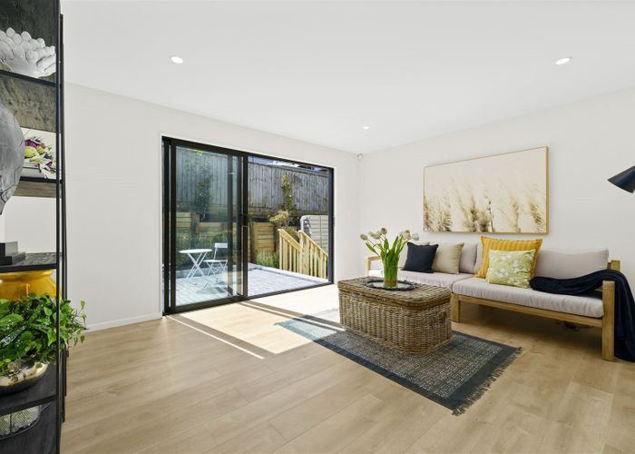  at 2/26 Hayr Road, Three Kings, Auckland