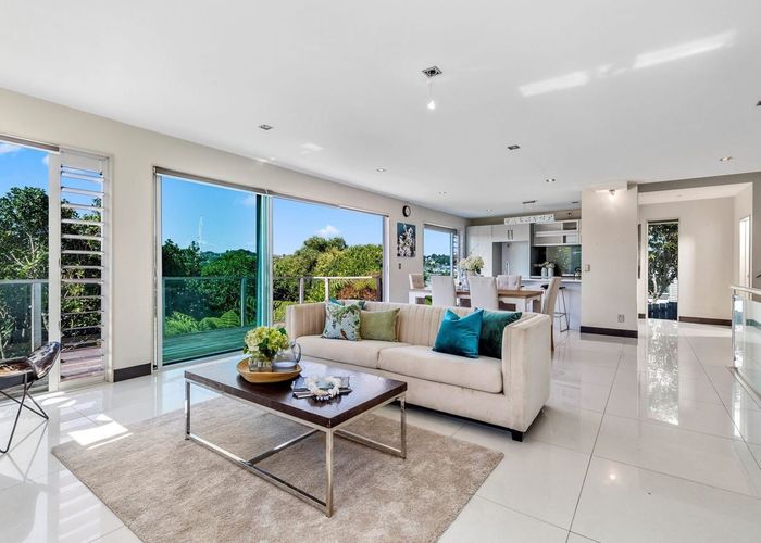  at 1 Paterson Mews, Browns Bay, Auckland