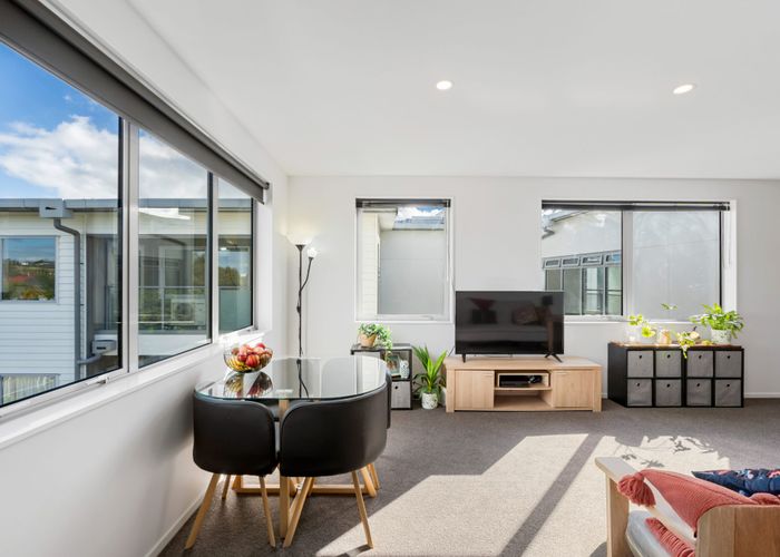  at C2/30 Bute Road, Browns Bay, North Shore City, Auckland