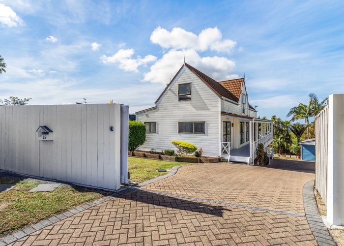  at 15 Flagstaff Place, Massey, Waitakere City, Auckland