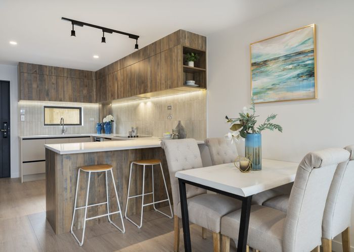  at 4/31 Tiroroa Avenue, Te Atatu South, Waitakere City, Auckland