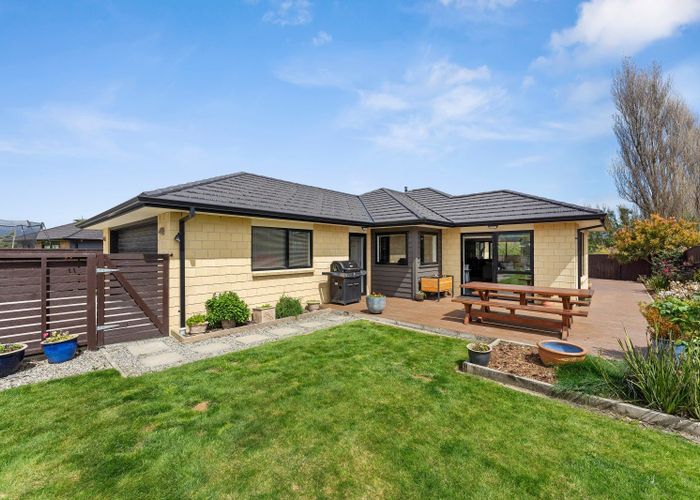  at 8 Moy Place, Otaki
