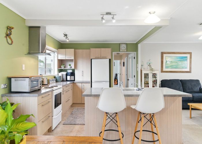  at 2 Kirkpatrick Place, Papamoa Beach, Papamoa