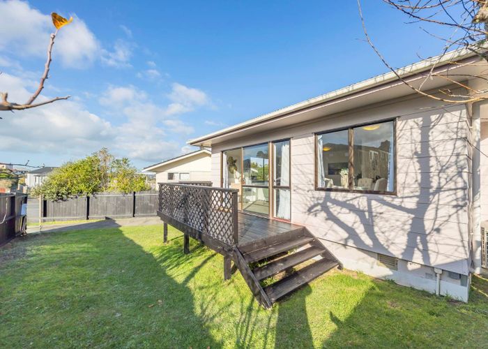  at 2/2 Tacitus Place, Totara Vale, Auckland