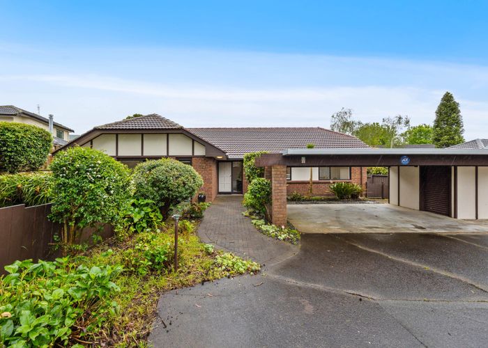  at 33 Voltaire Court, Botany Downs, Auckland