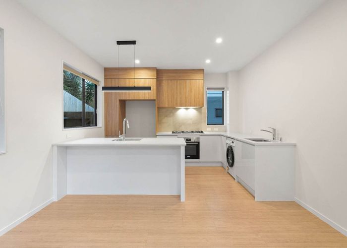  at 7C Buisson Glade, West Harbour, Waitakere City, Auckland