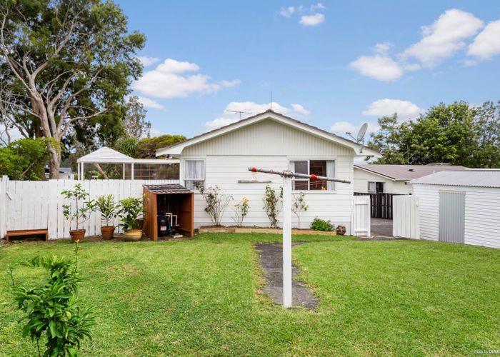  at 3 Aquarius Avenue, Glen Eden, Auckland