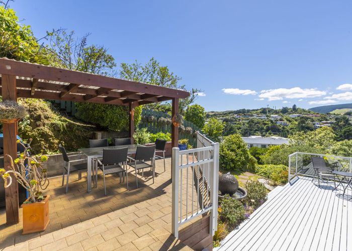  at 4 Sunrise Blvd, Tawa, Wellington