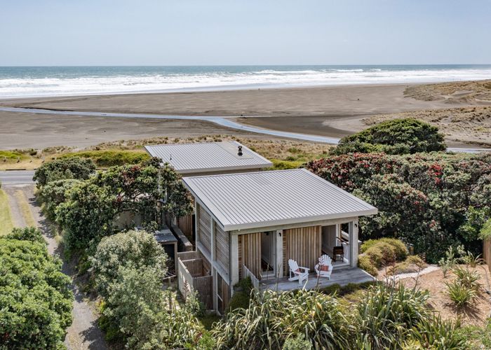  at 139 Marine Parade North, Piha