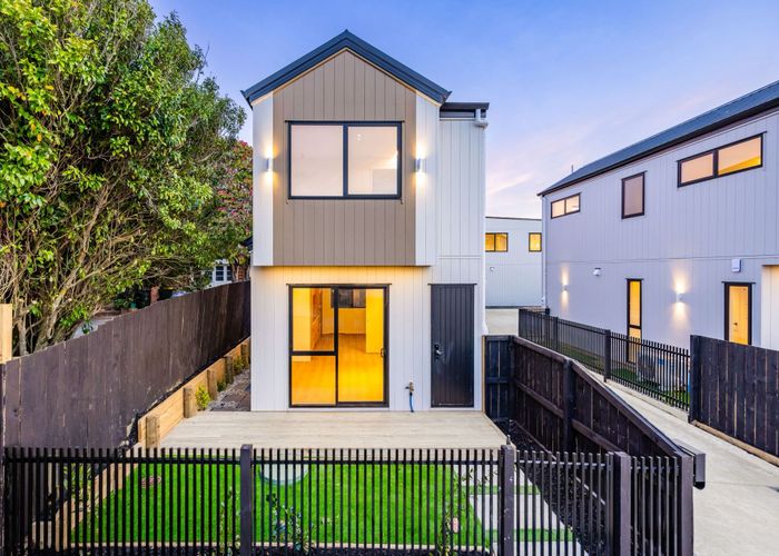  at Lot 2/9 Grande Vue Road, Papatoetoe, Manukau City, Auckland
