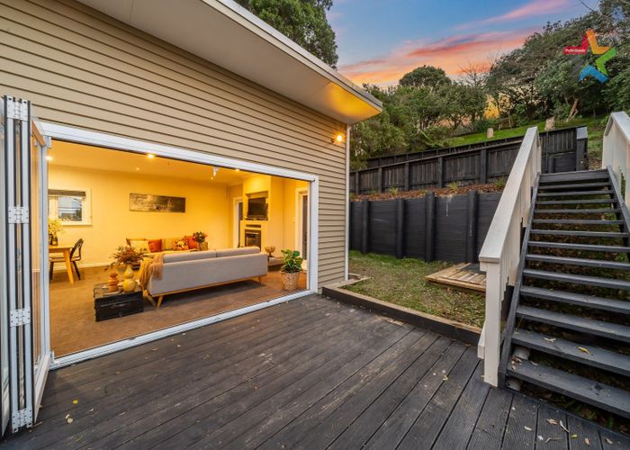  at 21 Franklyn Road, Tawa, Wellington