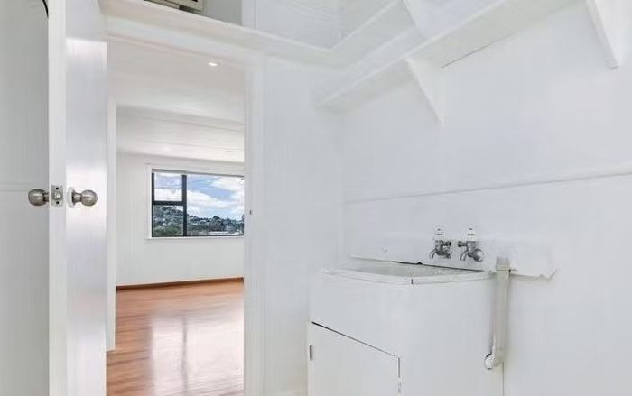  at 4 Valonia Street, New Windsor, Auckland