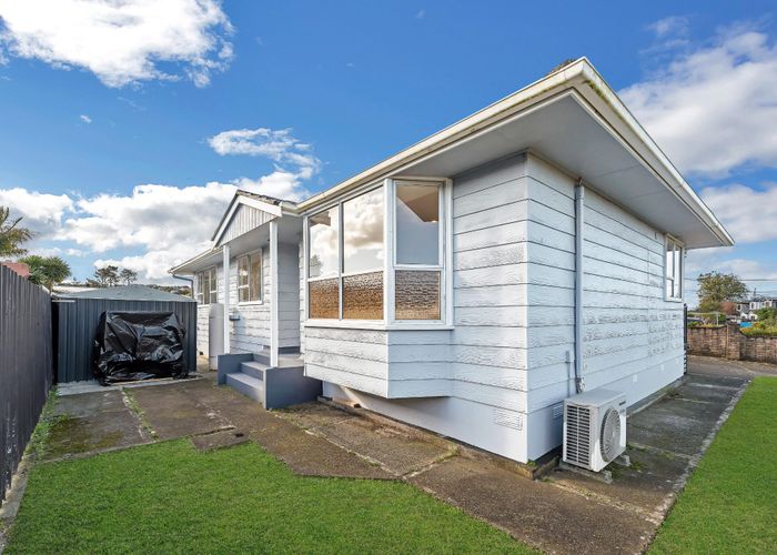  at 5 Tabitha Crescent, Henderson, Waitakere City, Auckland