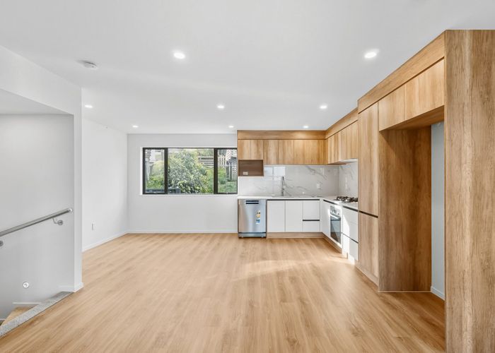  at 11/6 Woodhouse Place, West Harbour, Waitakere City, Auckland