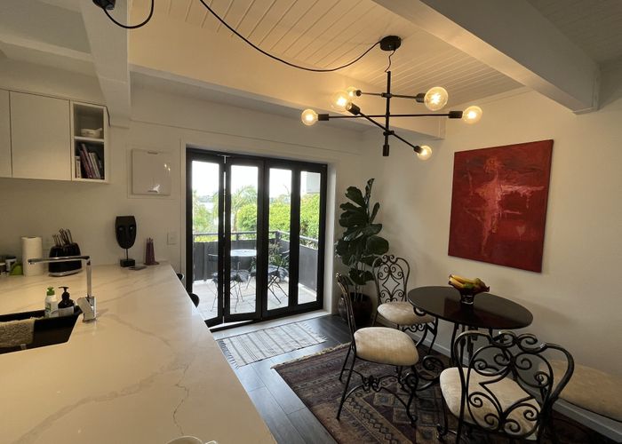  at 2/40 Kitchener Road, Milford, North Shore City, Auckland