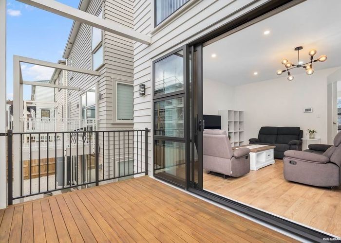  at 24 Stephen Avenue, Henderson, Waitakere City, Auckland