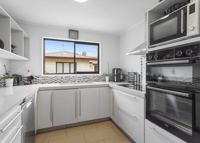  at 2/24 Leven Lane, Totara Heights, Manukau City, Auckland