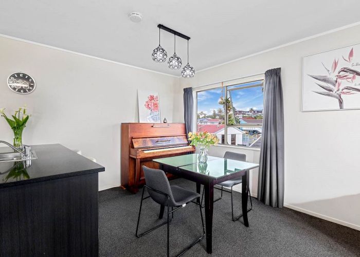  at 1/24 Caribbean Drive, Unsworth Heights, North Shore City, Auckland