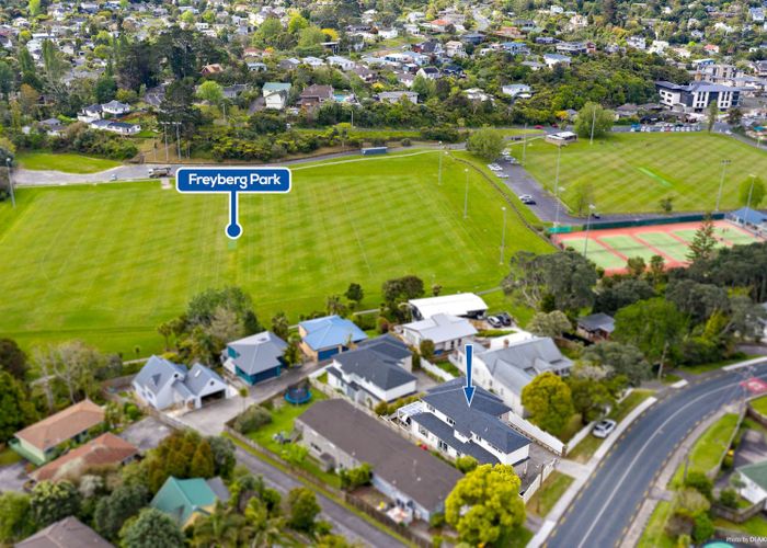  at 35B Glencoe Road, Browns Bay, Auckland