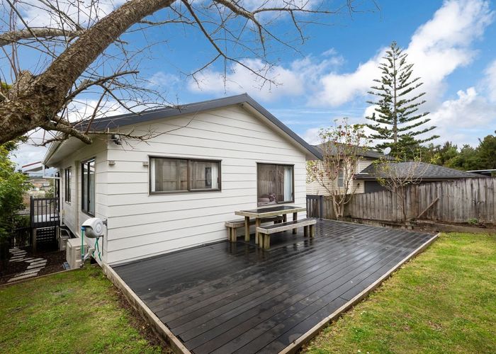  at 2/21 Tahu Crescent, Sunnynook, North Shore City, Auckland