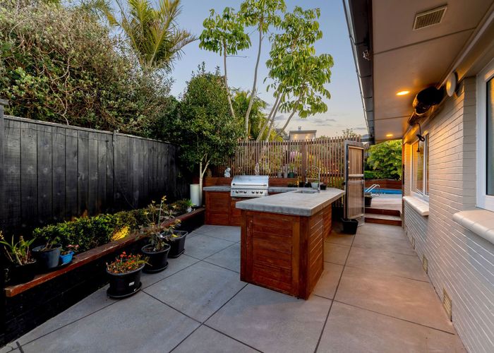  at 10 Charles Dickens Drive, Mellons Bay, Manukau City, Auckland