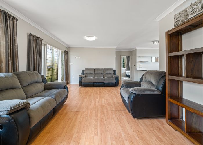  at 43 Stewart Drive, Newlands, Wellington