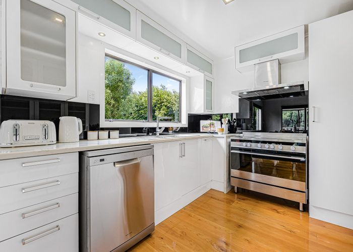  at 28 Grassmere Road, Henderson Valley, Waitakere City, Auckland