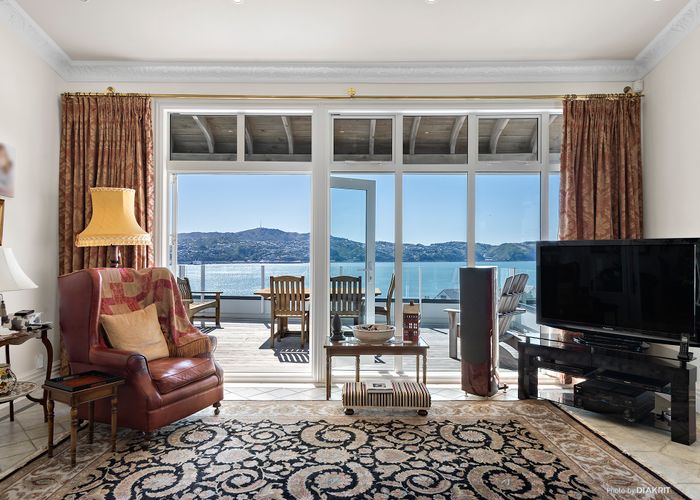  at 6 The Crescent, Roseneath, Wellington