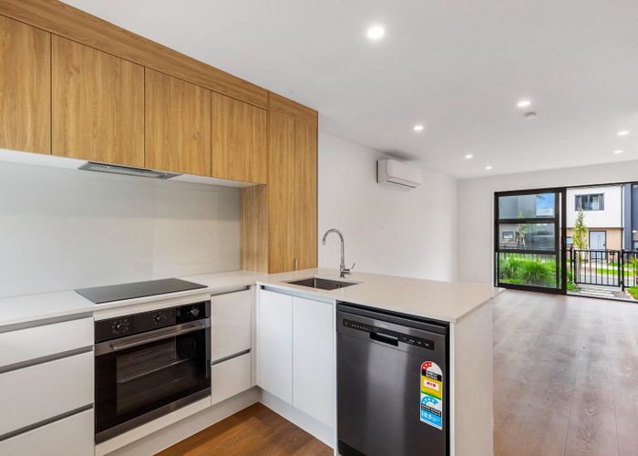  at 323 Glengarry Road, Glen Eden, Waitakere City, Auckland