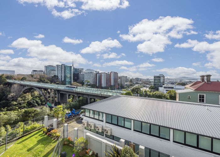  at 2G/127 Grafton Road, Grafton, Auckland