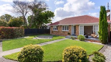  at 11 Japonica Drive, Beach Haven, Auckland