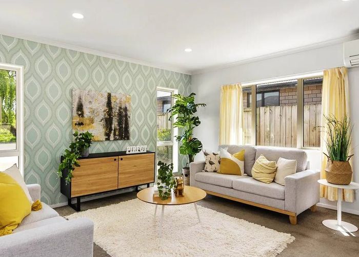  at 210 St James Drive, Huntington, Hamilton