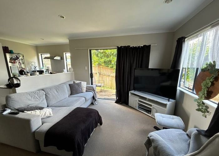  at 49A Sunline Ave , Massey, Waitakere City, Auckland