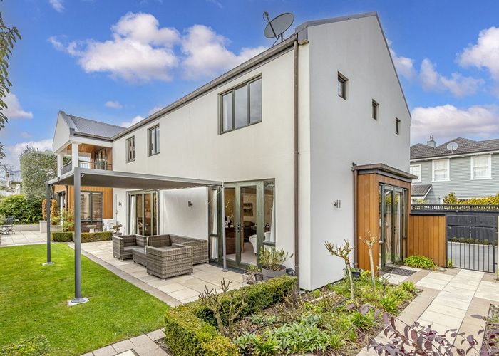  at 100 Straven Road, Fendalton, Christchurch
