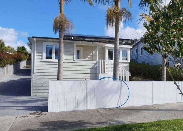  at 8 Bungalow Avenue, Point Chevalier, Auckland