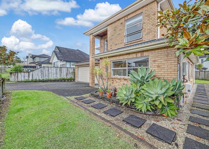  at 19 Huntington Park Drive, Greenhithe, Auckland